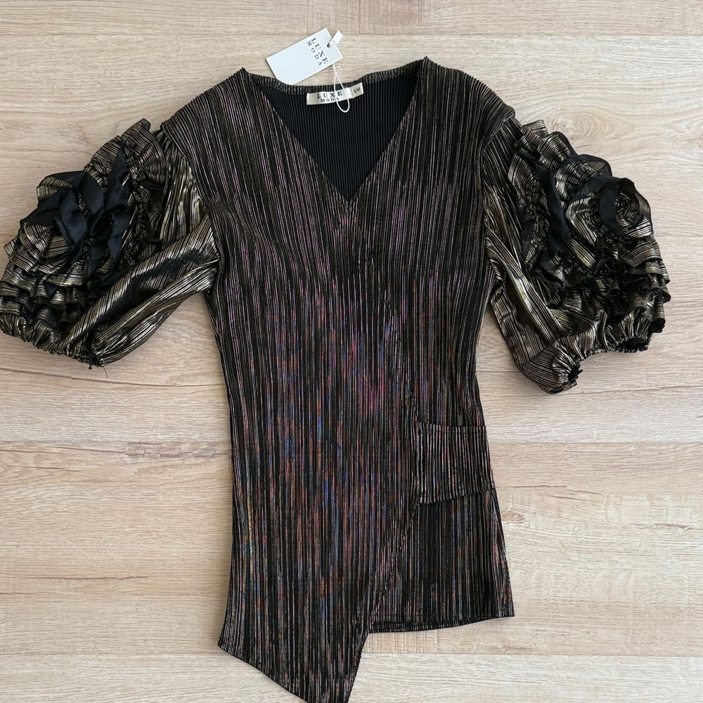 Elegant Black Metallic Gold Women's Top Puff Sleeve Size Small S/M Stretchy